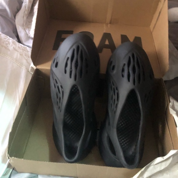 Adidas Mens Yeezy Foam Runner - Picture 4 of 10